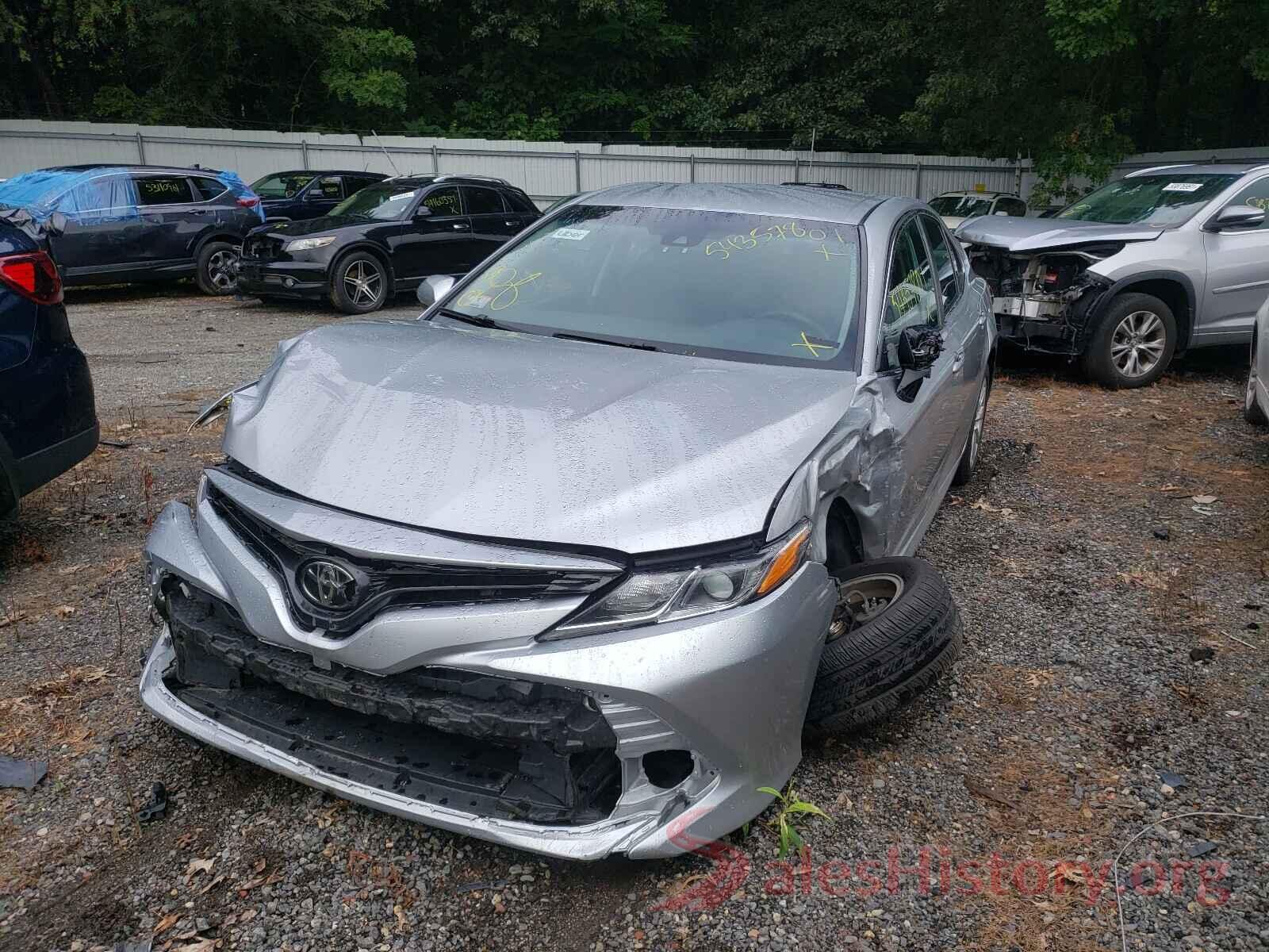 4T1B11HK2JU098262 2018 TOYOTA CAMRY