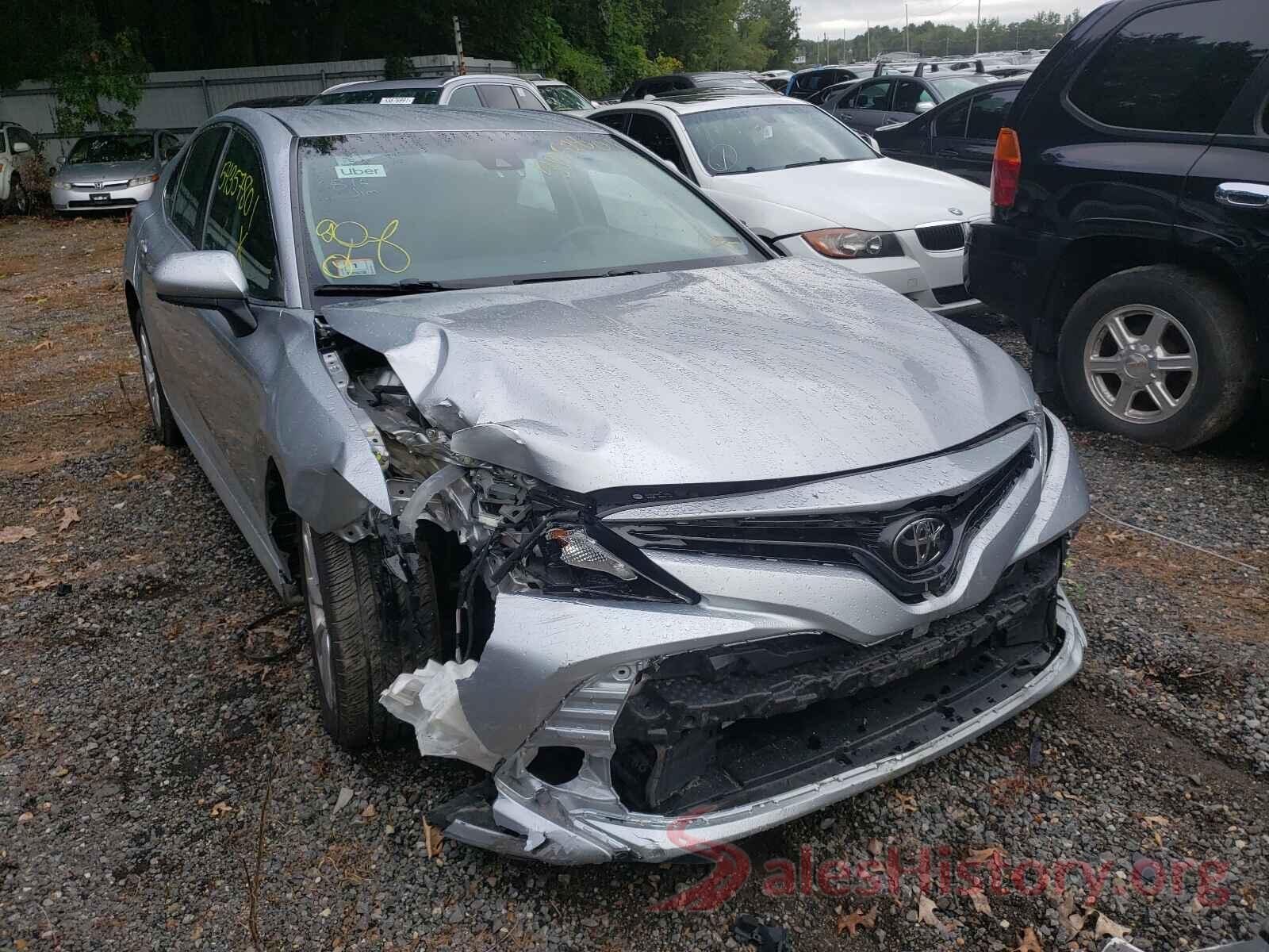 4T1B11HK2JU098262 2018 TOYOTA CAMRY