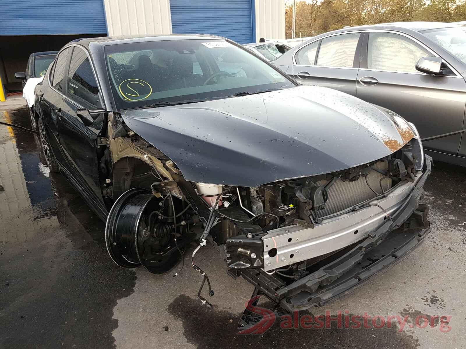 4T1B11HK1JU133728 2018 TOYOTA CAMRY