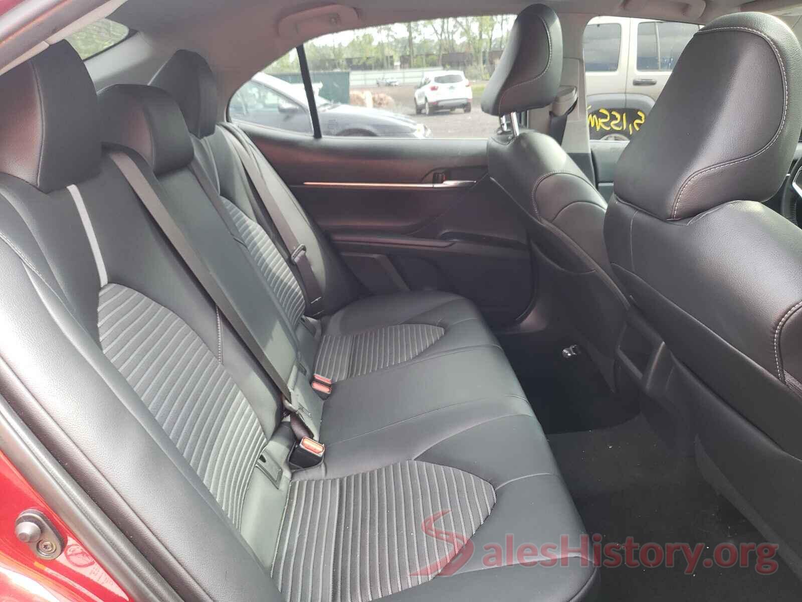 4T1B11HK3JU520104 2018 TOYOTA CAMRY