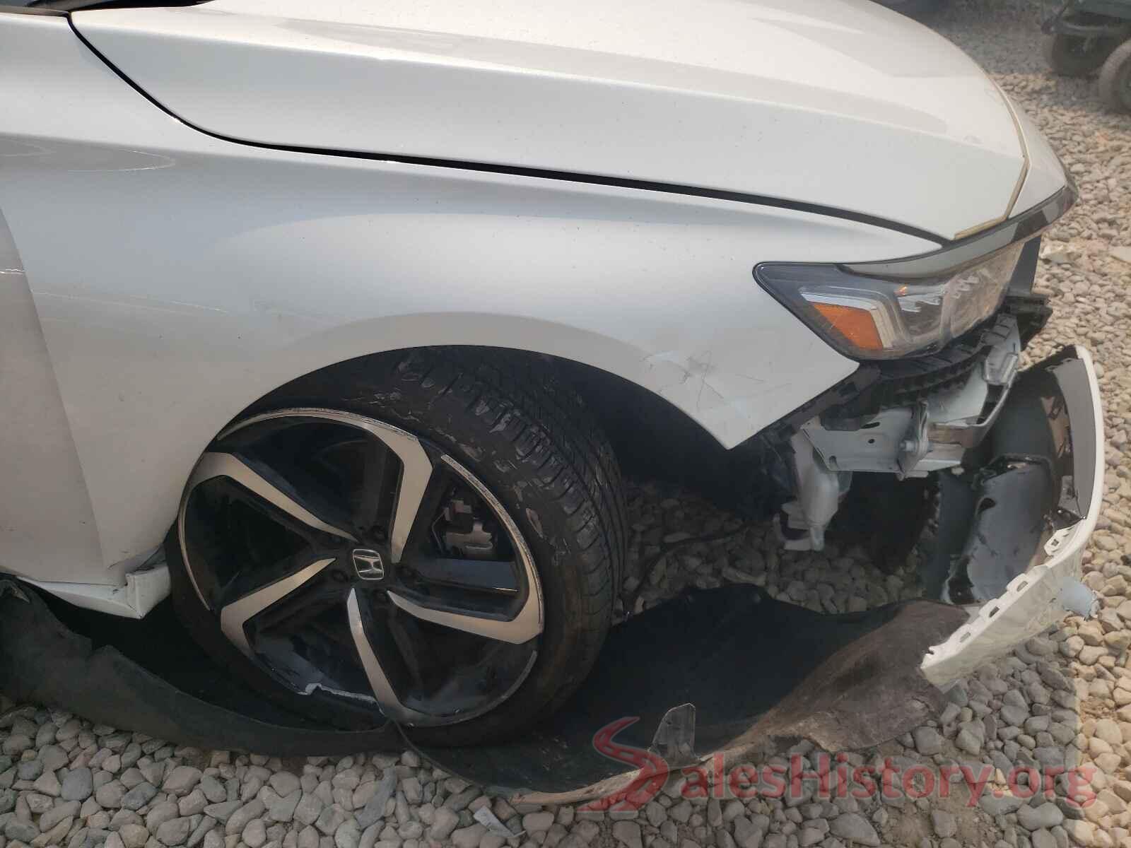 1HGCV1F37JA028588 2018 HONDA ACCORD