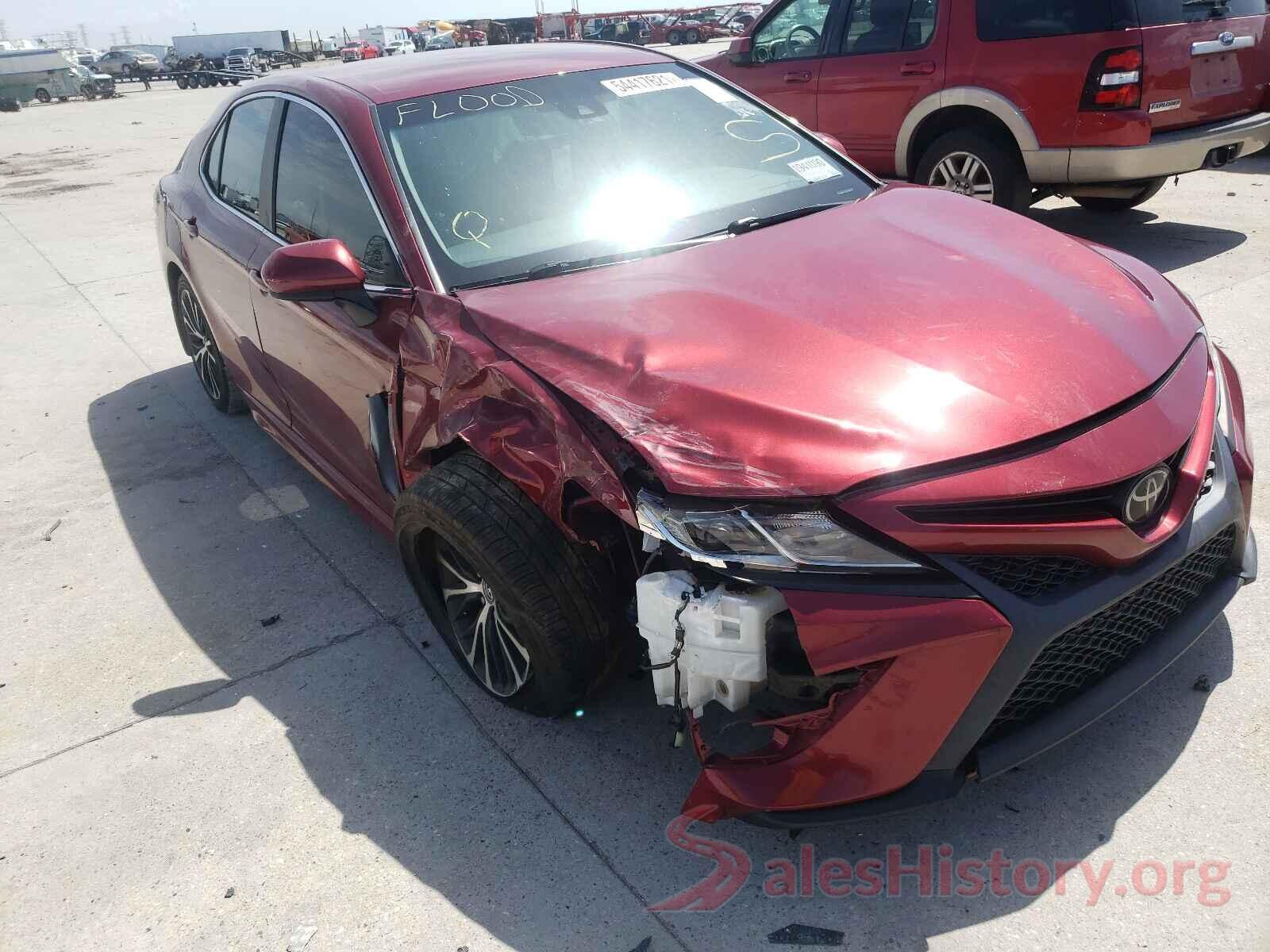 4T1B11HK2JU590533 2018 TOYOTA CAMRY