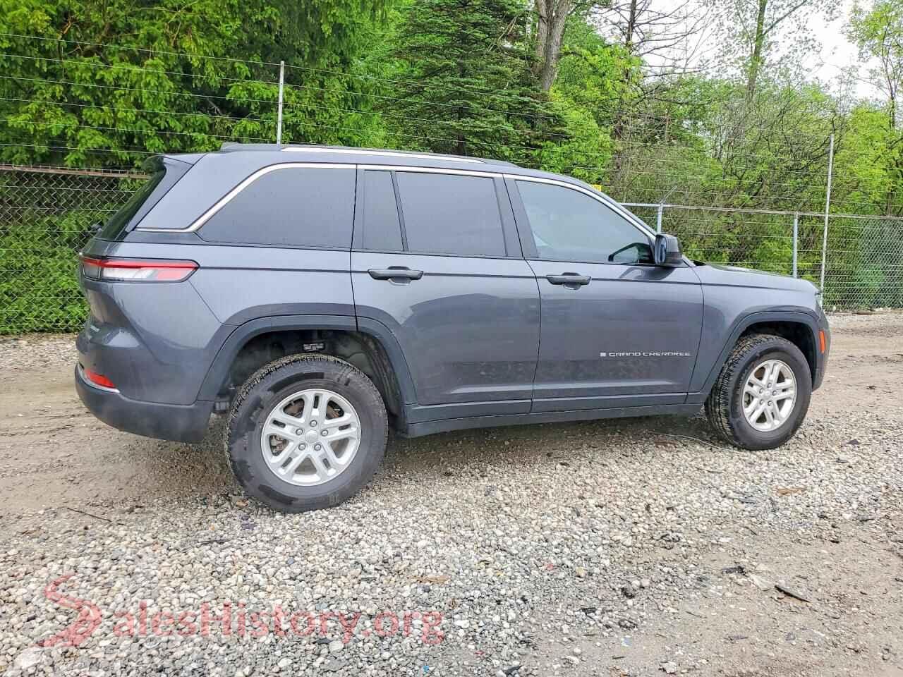 2023 JEEP CHEROKEE VIN 1C4RJHAG1P8104345, right side view