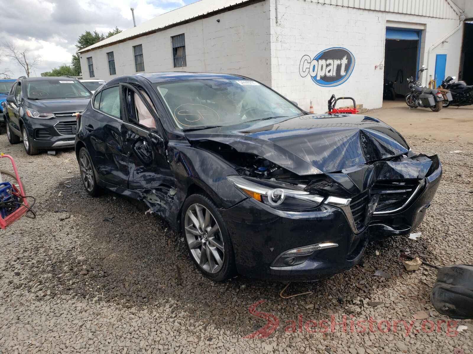 3MZBN1M3XJM239023 2018 MAZDA 3