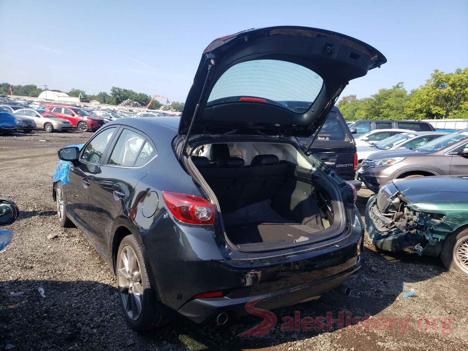 3MZBN1M3XJM239023 2018 MAZDA 3