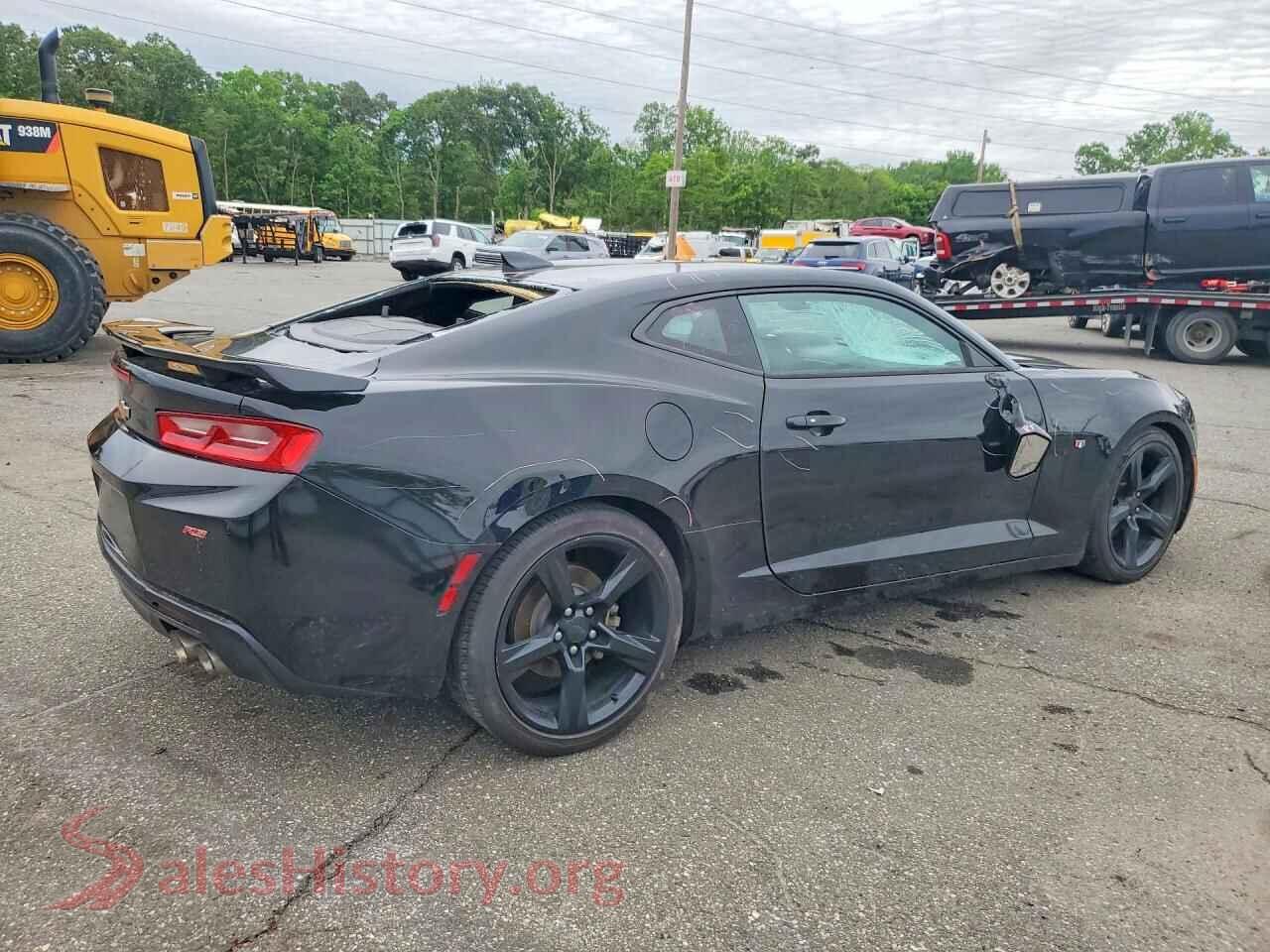 2018 CHEVROLET CAMARO VIN 1G1FB1RS8J0152164, right side view