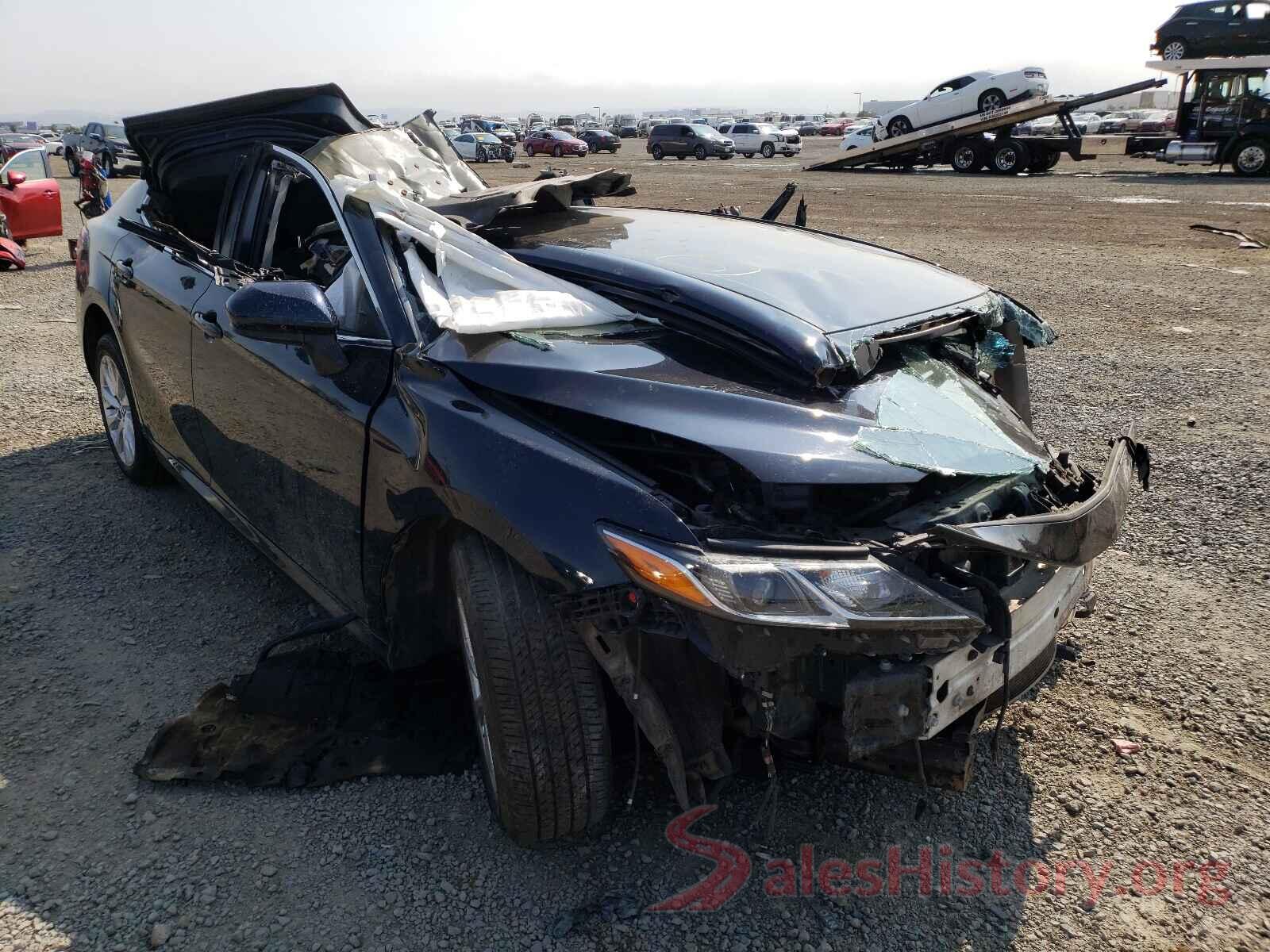 4T1B11HK4JU602052 2018 TOYOTA CAMRY