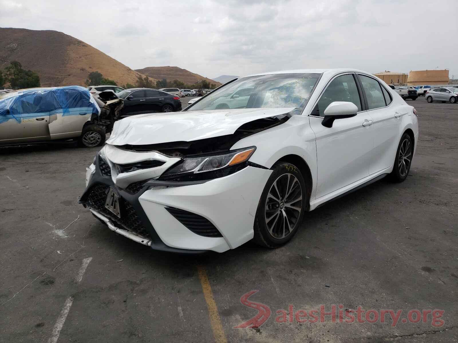 4T1B11HK0JU551942 2018 TOYOTA CAMRY