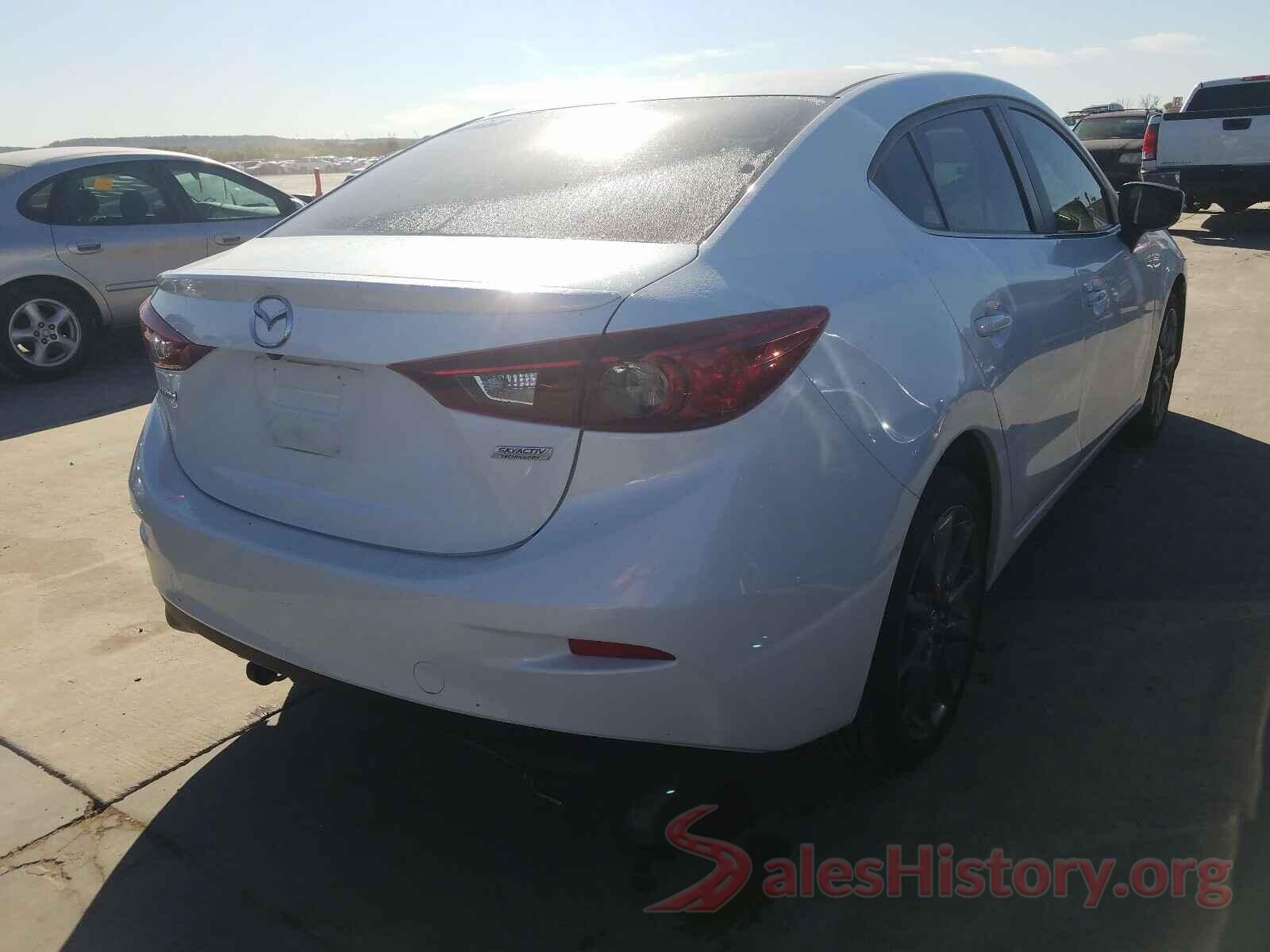 3MZBN1V33JM272556 2018 MAZDA 3