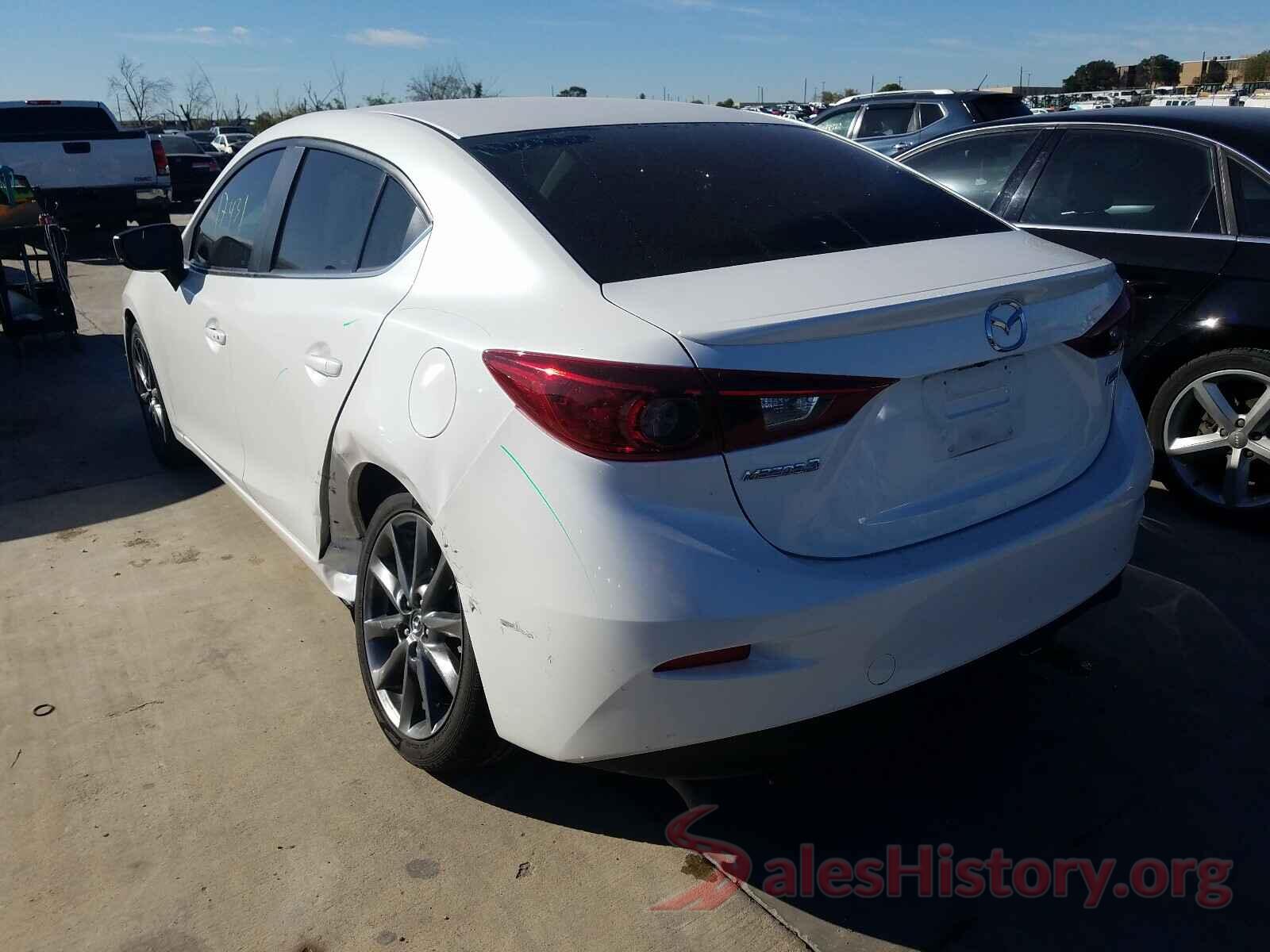 3MZBN1V33JM272556 2018 MAZDA 3