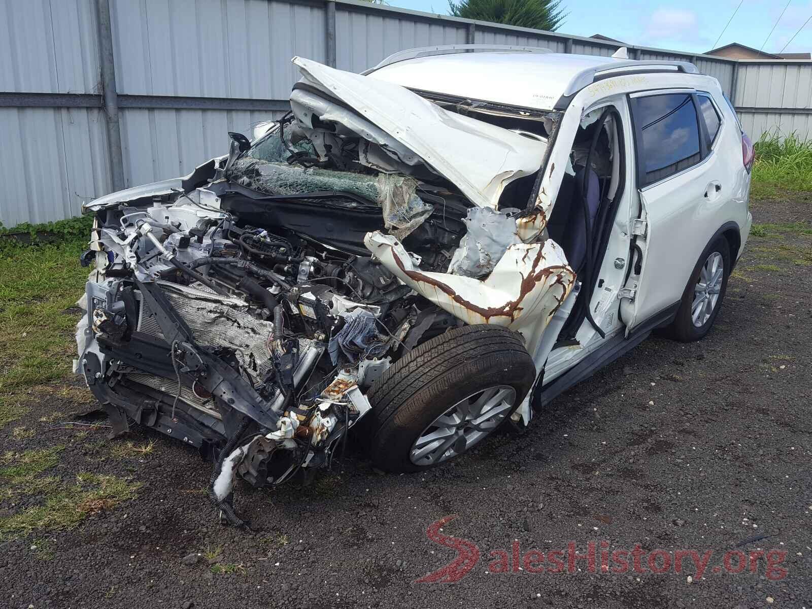 JN8AT2MT8JW465561 2018 NISSAN ROGUE