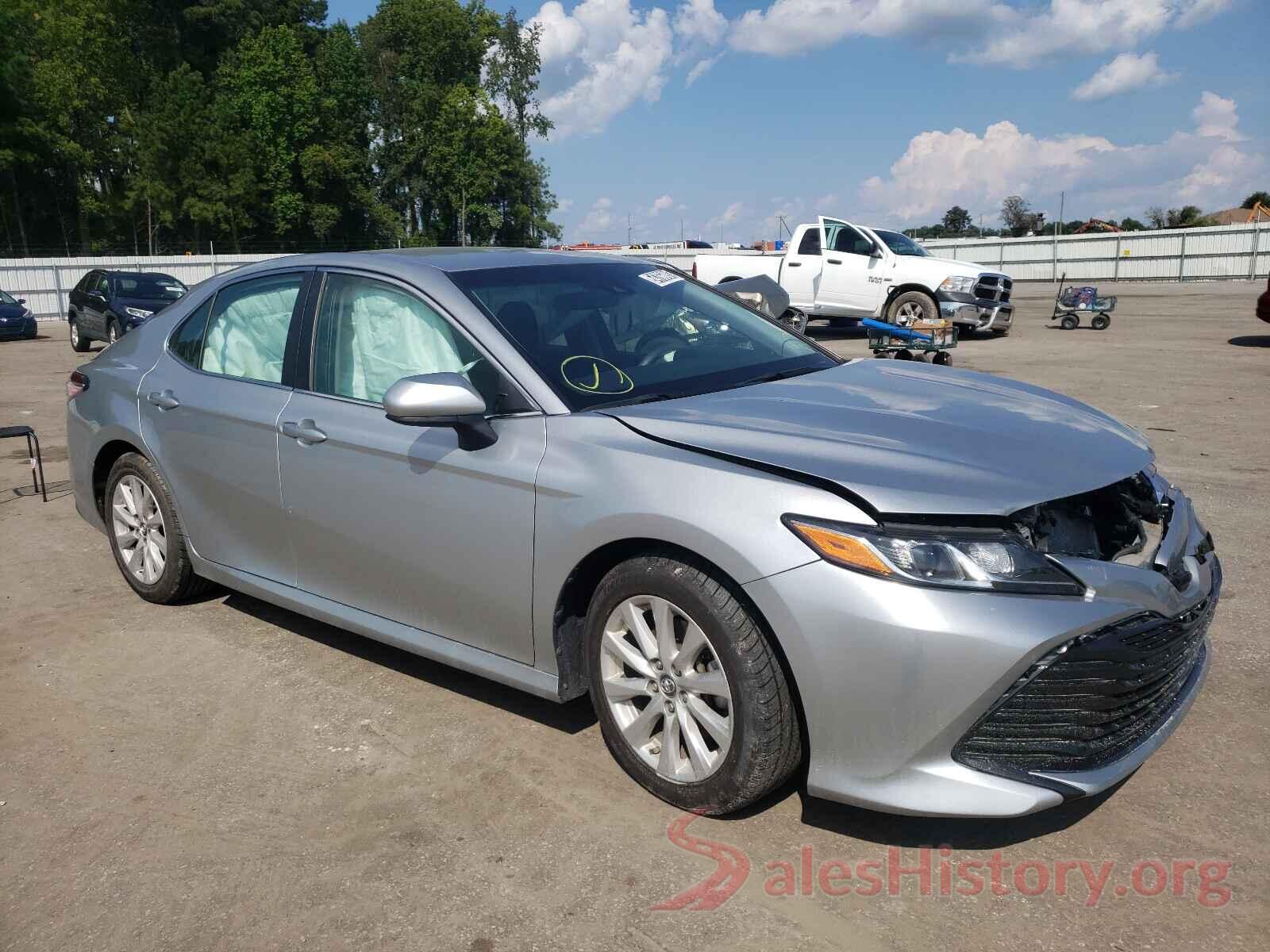 4T1B11HK2JU022881 2018 TOYOTA CAMRY