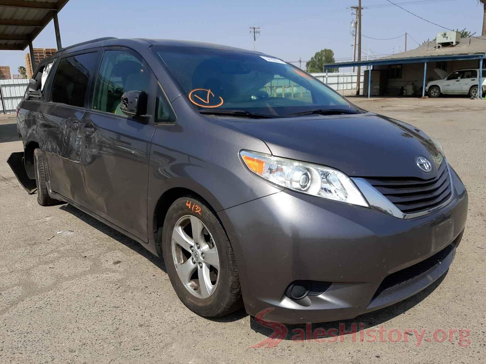 5TDKZ3DCXHS811723 2017 TOYOTA SIENNA