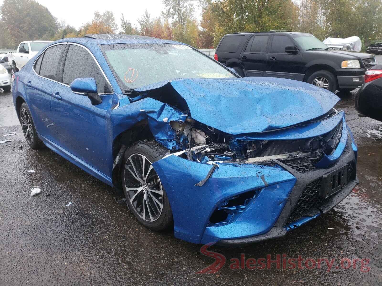 4T1B11HK7JU030412 2018 TOYOTA CAMRY