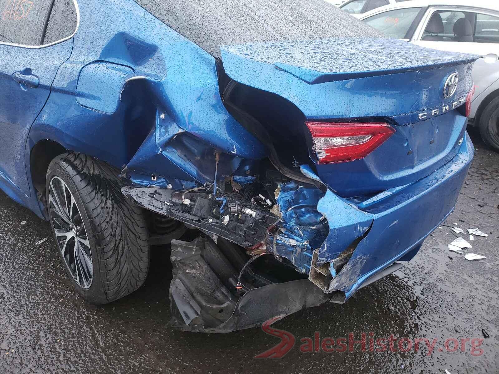 4T1B11HK7JU030412 2018 TOYOTA CAMRY