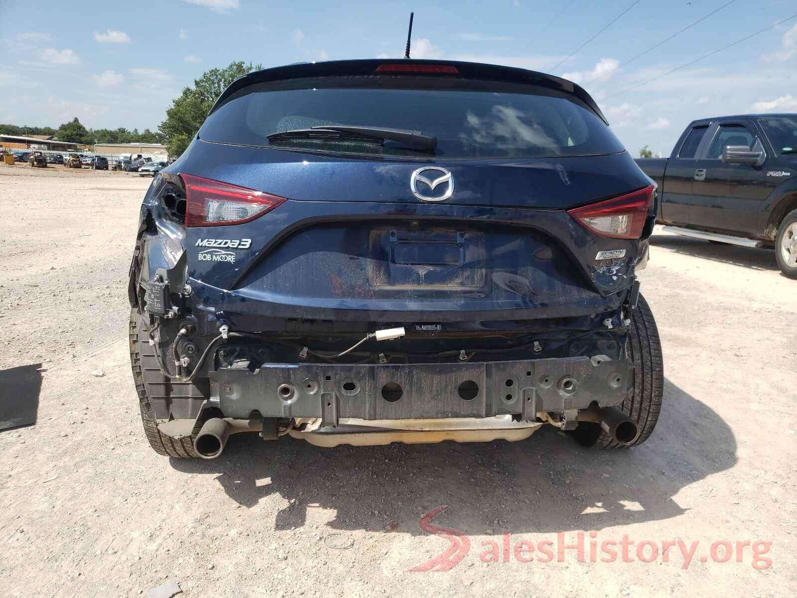 3MZBN1L33JM261592 2018 MAZDA 3