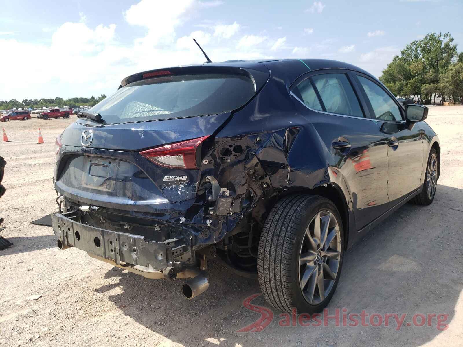 3MZBN1L33JM261592 2018 MAZDA 3