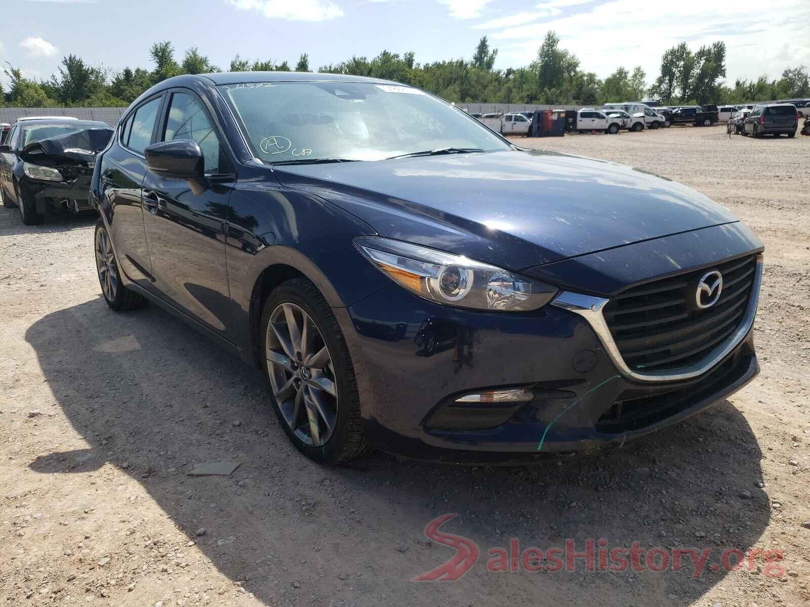 3MZBN1L33JM261592 2018 MAZDA 3