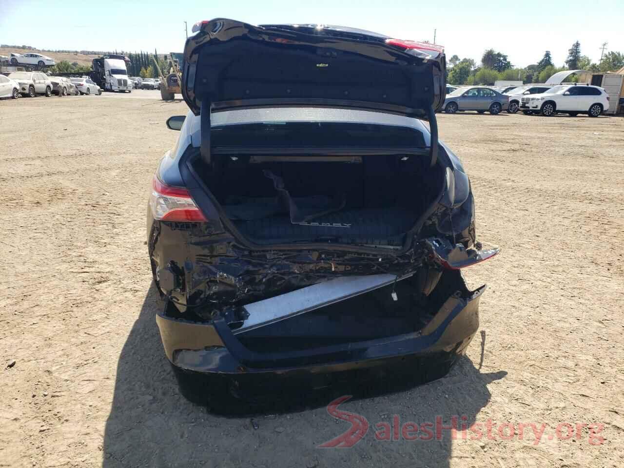 4T1B11HK4JU528311 2018 TOYOTA CAMRY