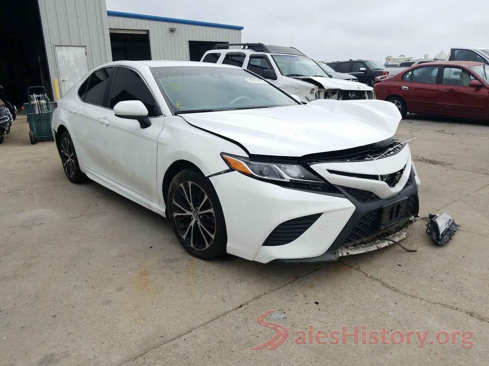 4T1B11HK7JU590205 2018 TOYOTA CAMRY