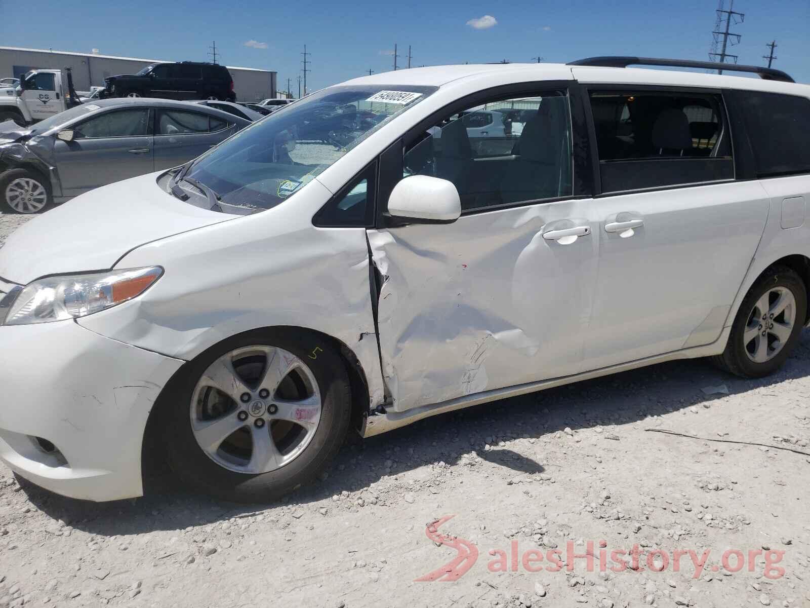 5TDKZ3DC3HS787197 2017 TOYOTA SIENNA