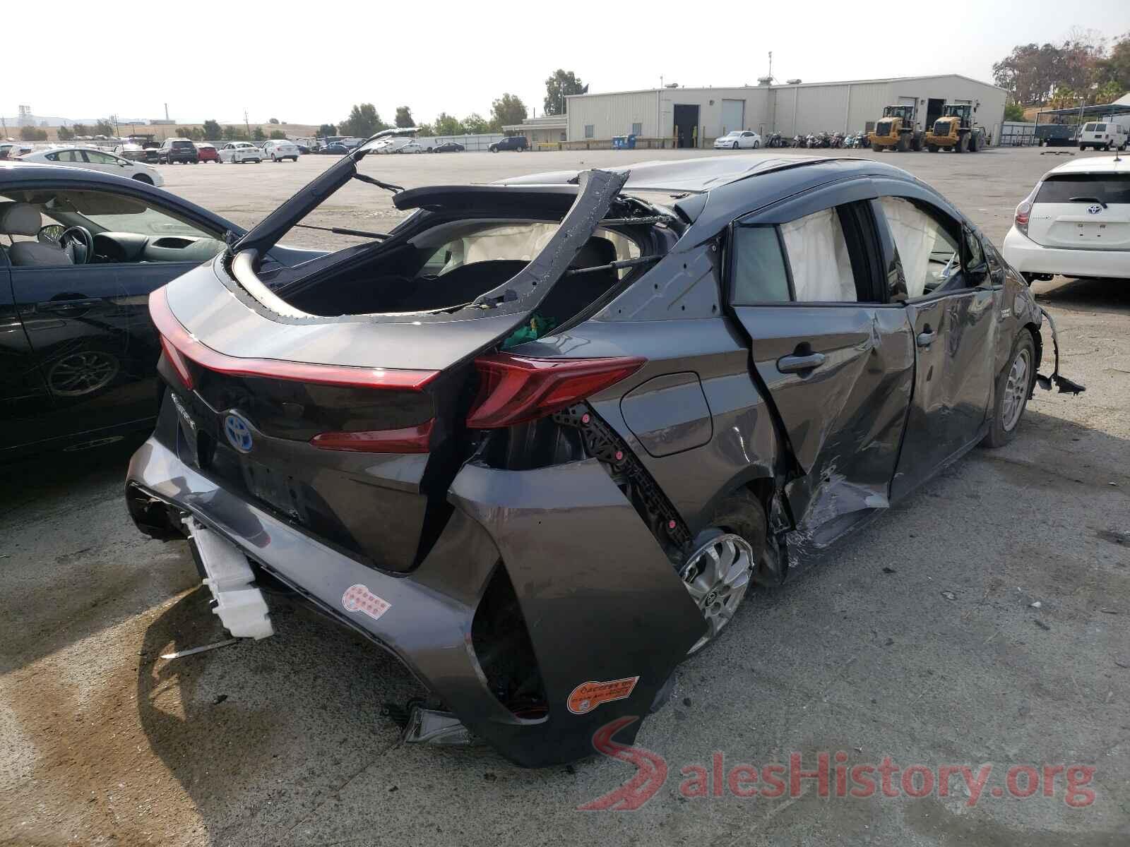 JTDKARFP0J3101036 2018 TOYOTA PRIUS