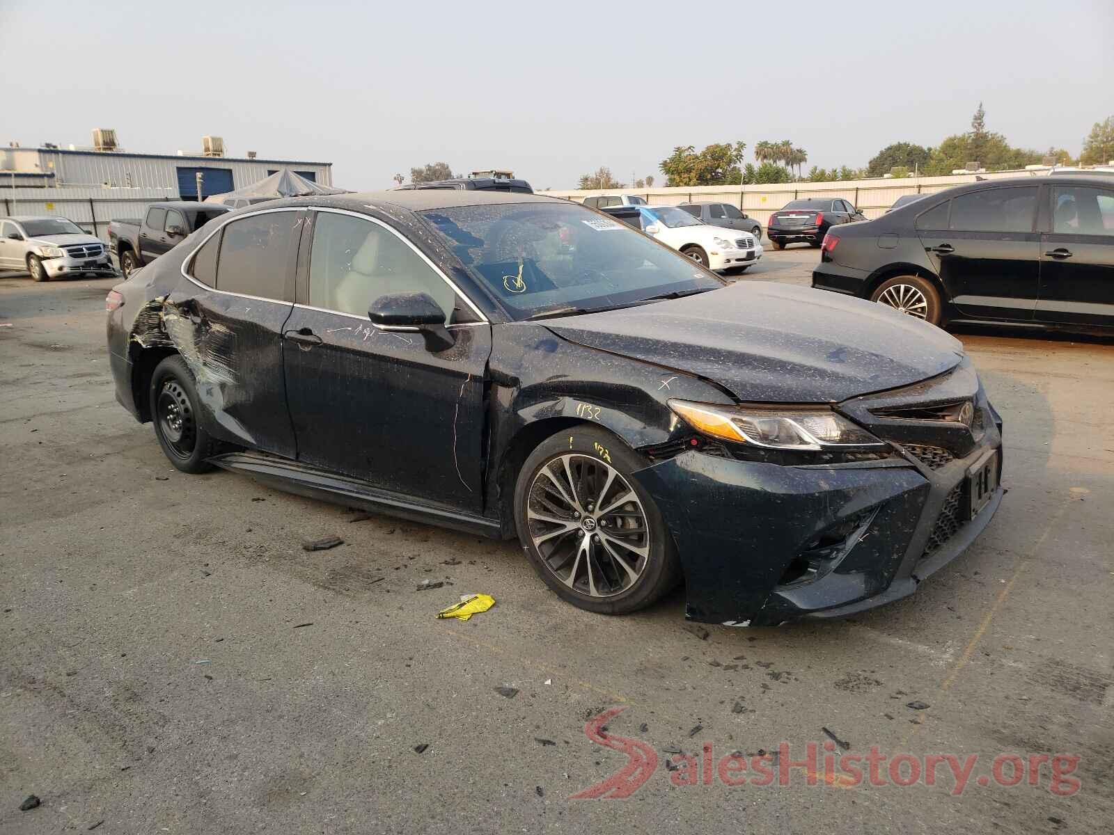 4T1B11HK1JU557068 2018 TOYOTA CAMRY