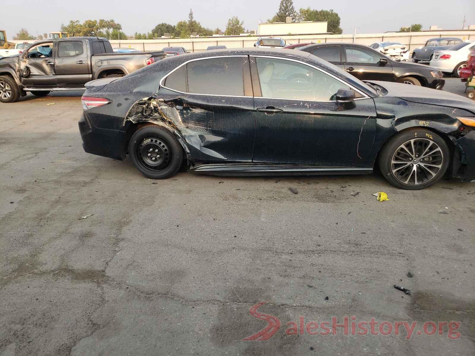 4T1B11HK1JU557068 2018 TOYOTA CAMRY