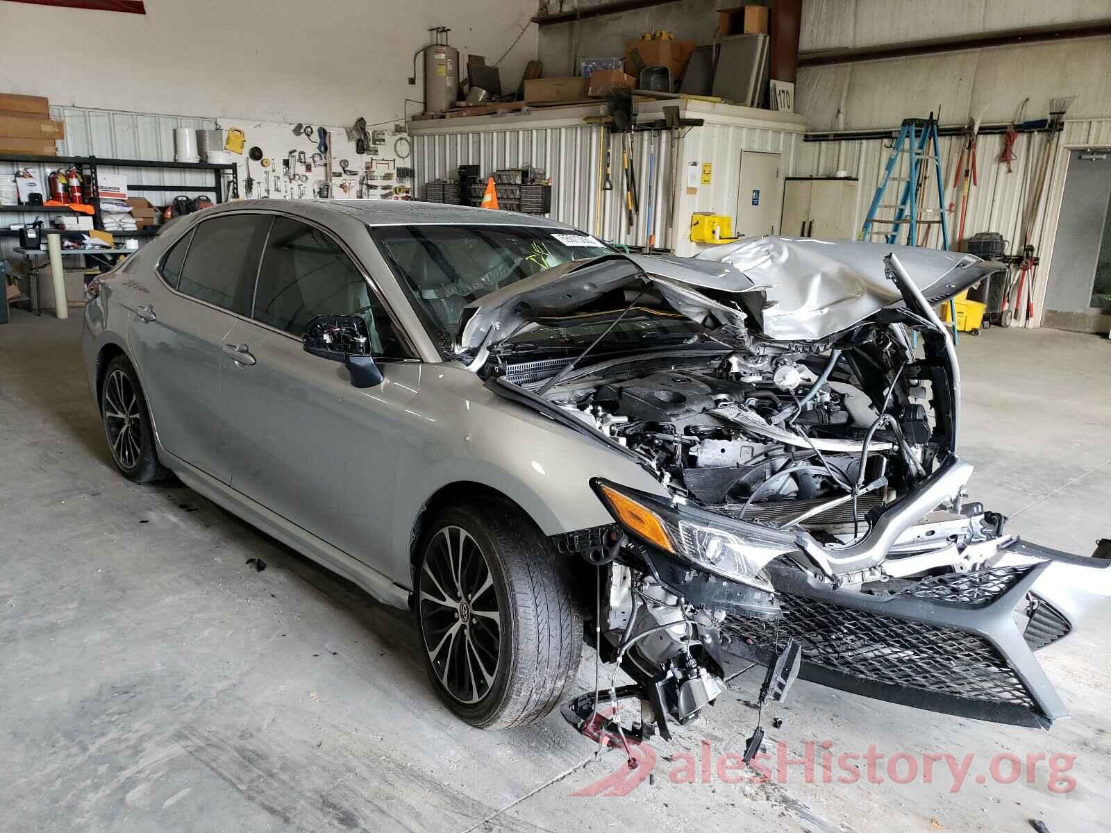 JTNB11HK7J3015558 2018 TOYOTA CAMRY