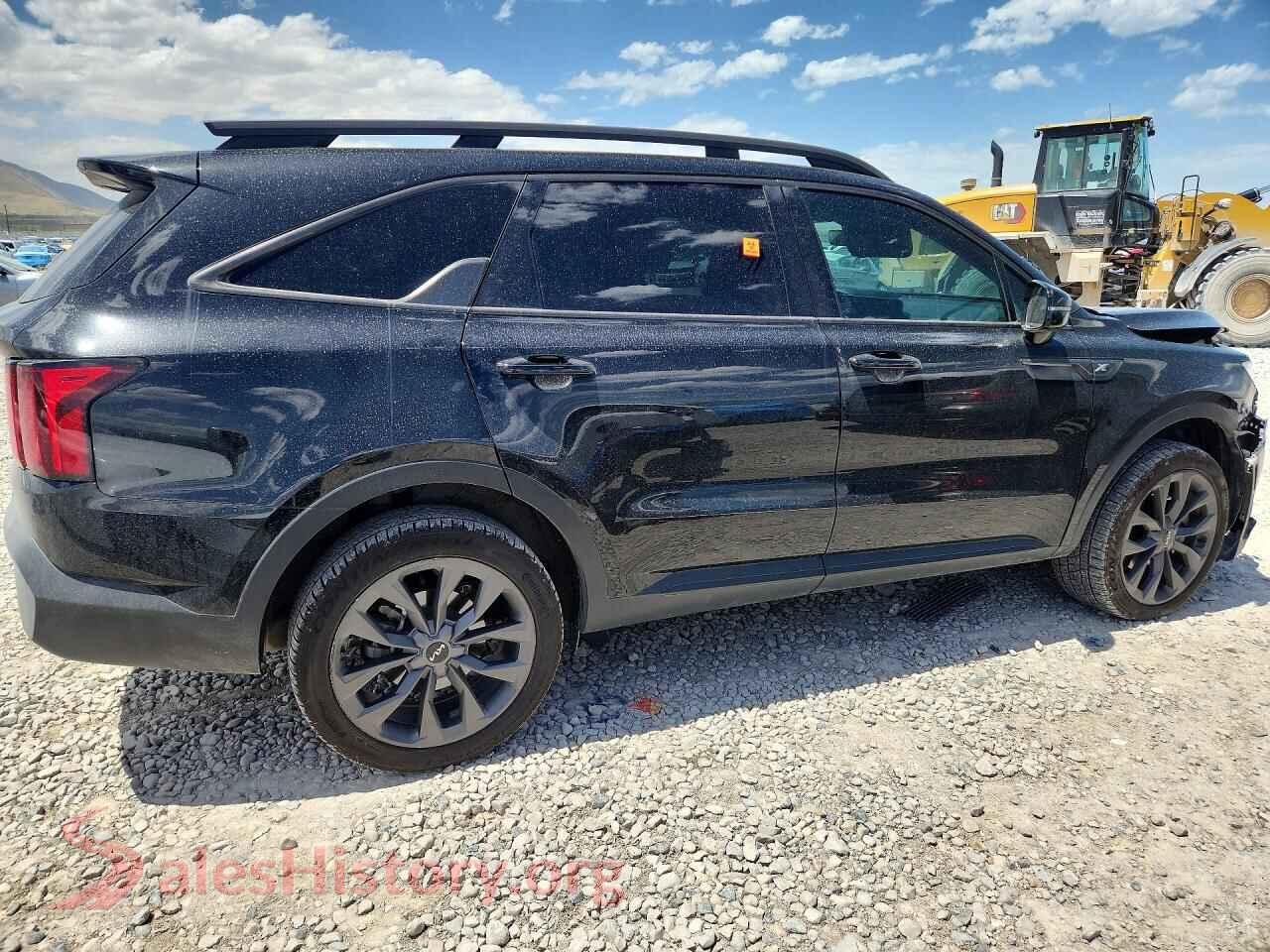 2023 KIA SORENTO VIN 5XYRHDLF9PG244189, right side view