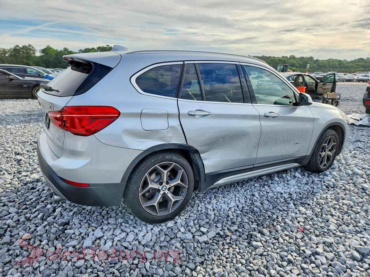 2018 BMW X1 VIN WBXHT3C35J5F92300, right side view