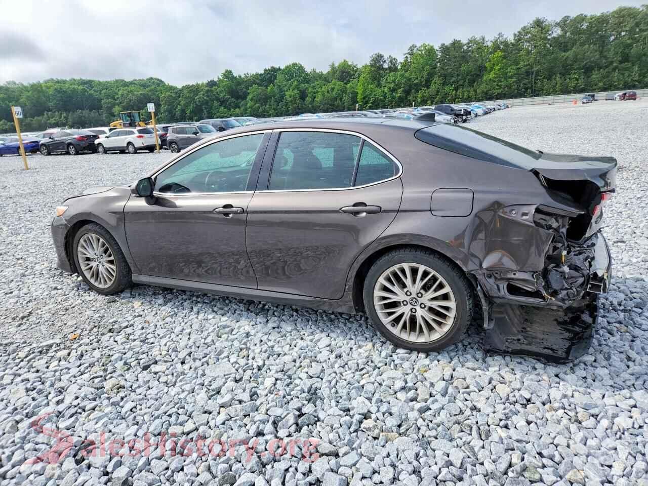 2018 TOYOTA CAMRY VIN 4T1B11HKXJU039105, front view