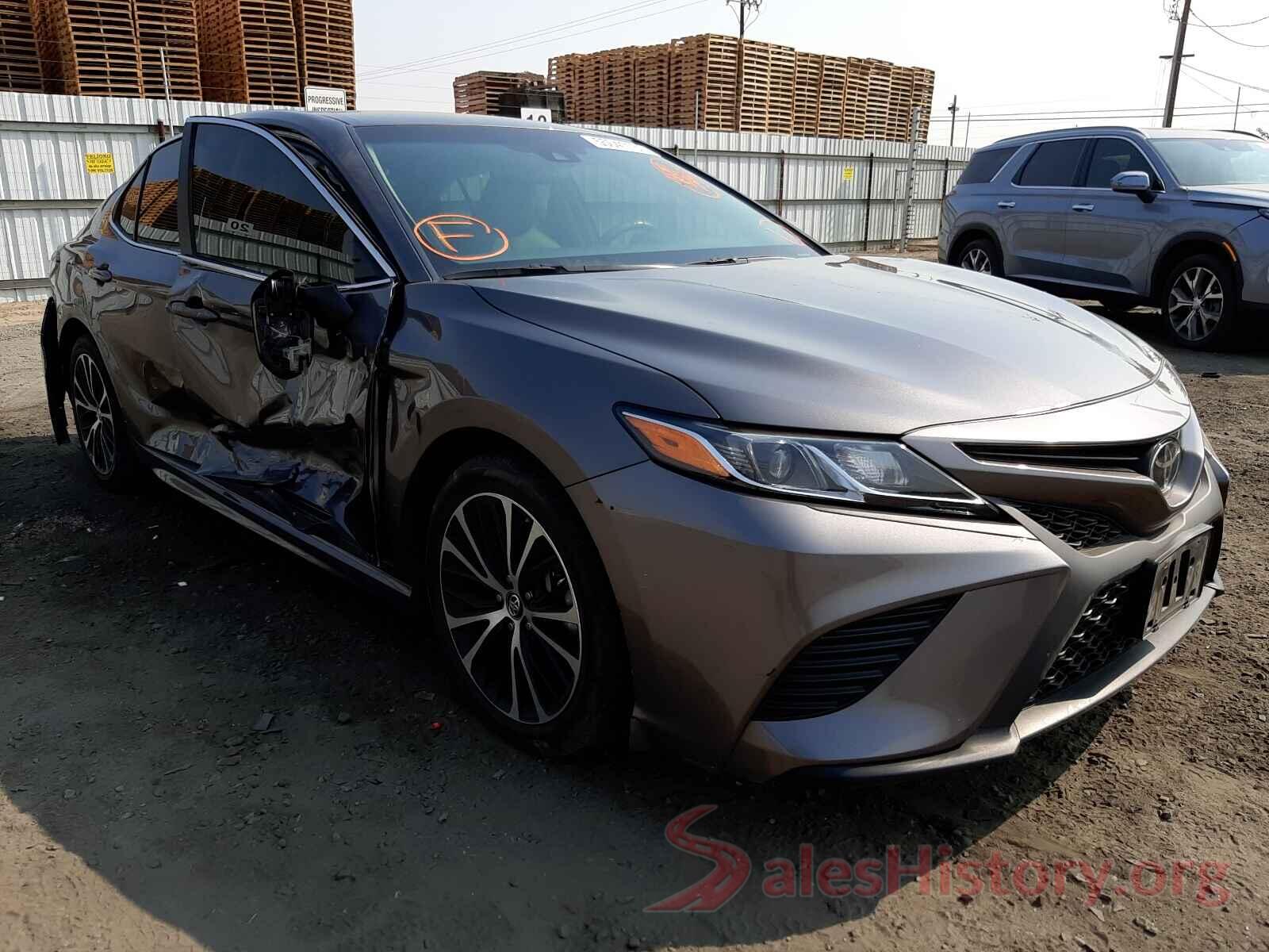 4T1B11HK0JU529875 2018 TOYOTA CAMRY