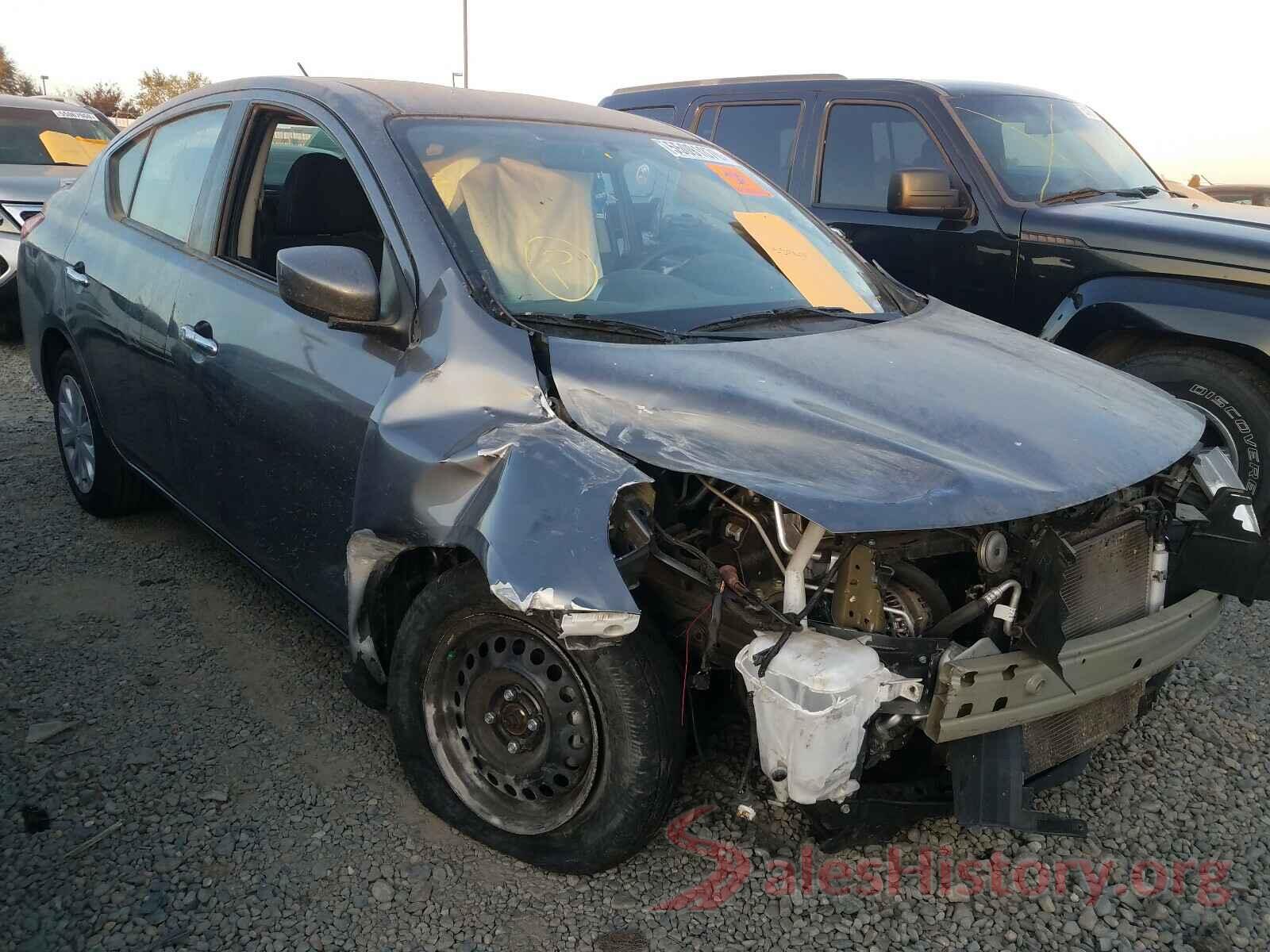 3N1CN7AP8JL811443 2018 NISSAN VERSA