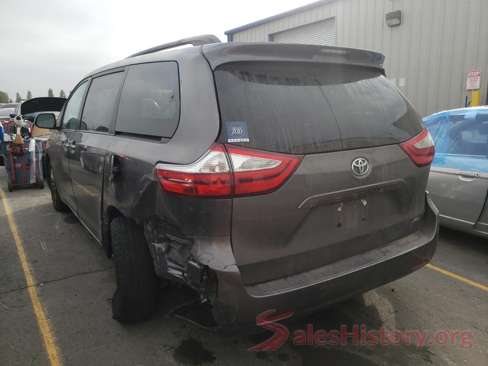 5TDYZ3DC1HS815041 2017 TOYOTA SIENNA