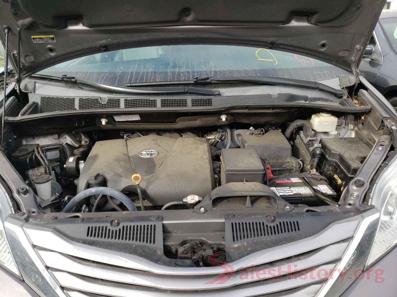 5TDYZ3DC1HS815041 2017 TOYOTA SIENNA