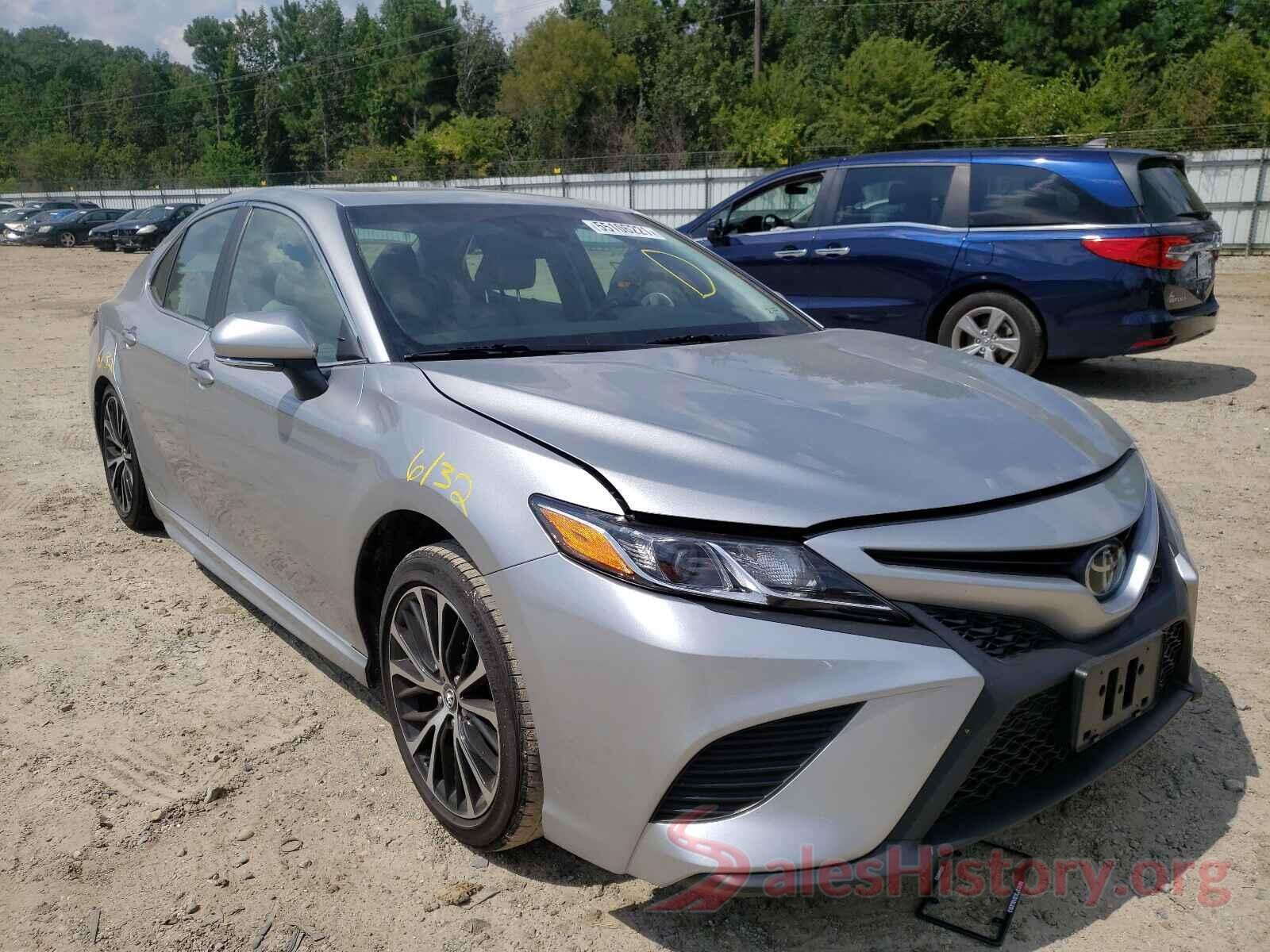 4T1B11HK0JU624517 2018 TOYOTA CAMRY