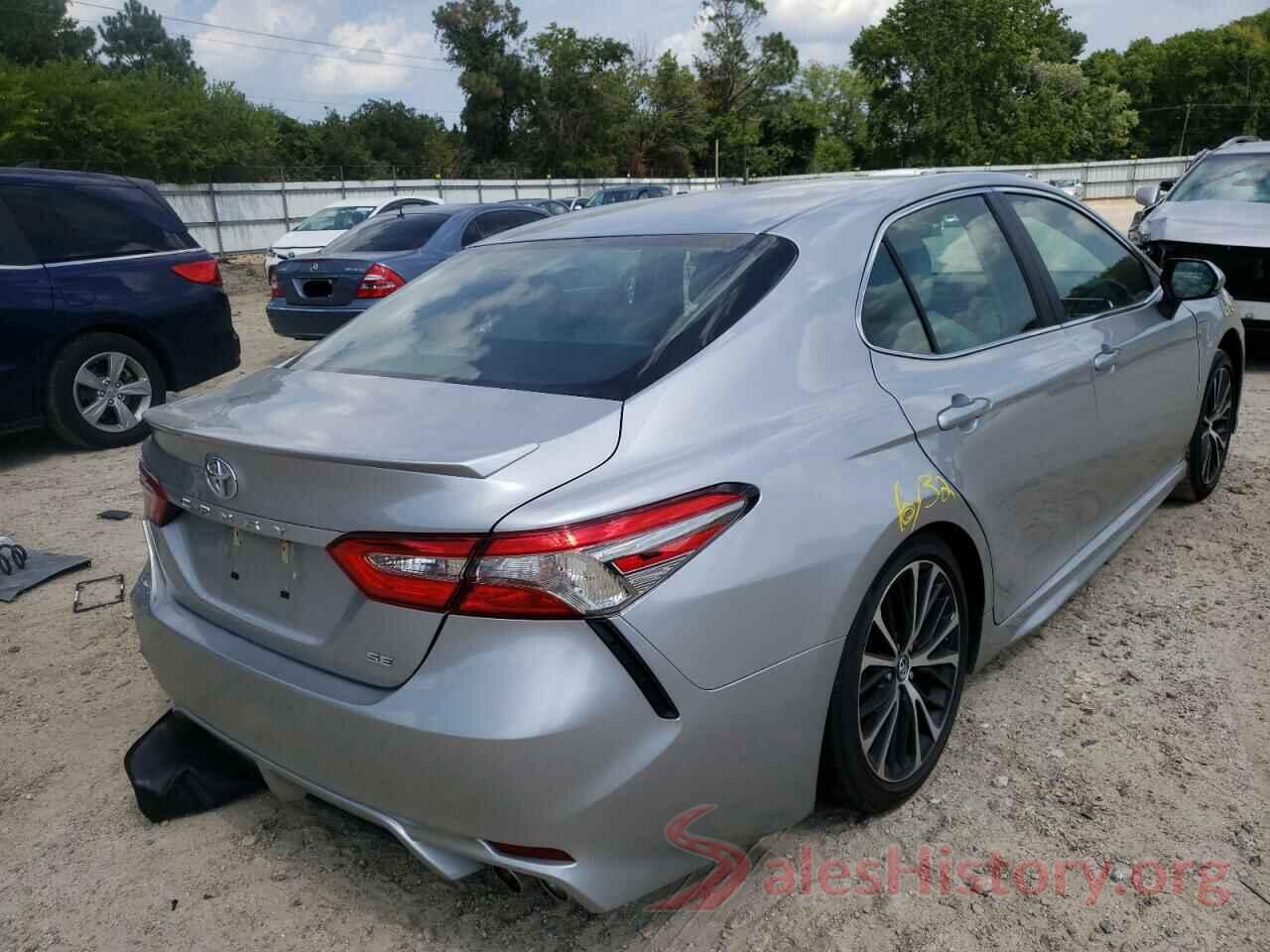 4T1B11HK0JU624517 2018 TOYOTA CAMRY