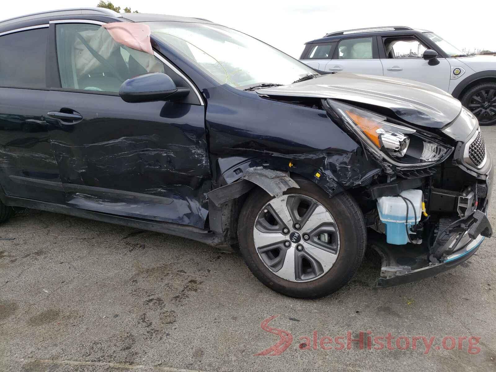 KNDCM3LD7K5325428 2019 KIA NIRO