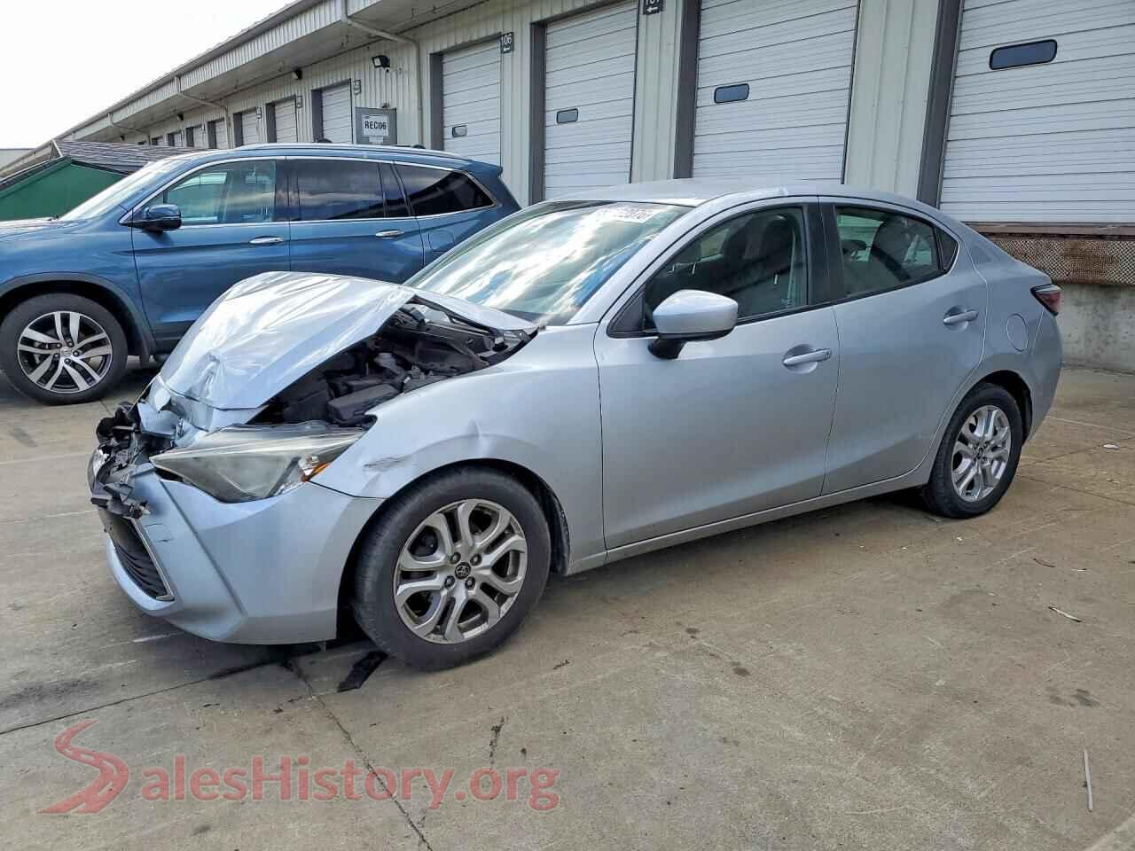 3MYDLBYV7JY304715 2018 TOYOTA YARIS