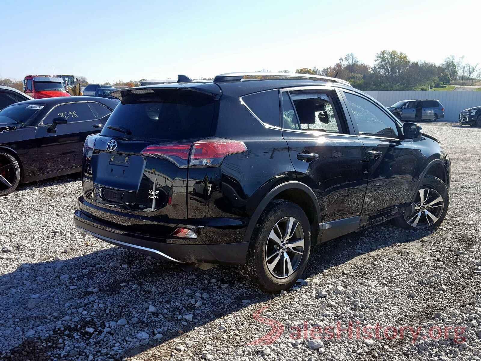 2T3RFREV4JW705654 2018 TOYOTA RAV4