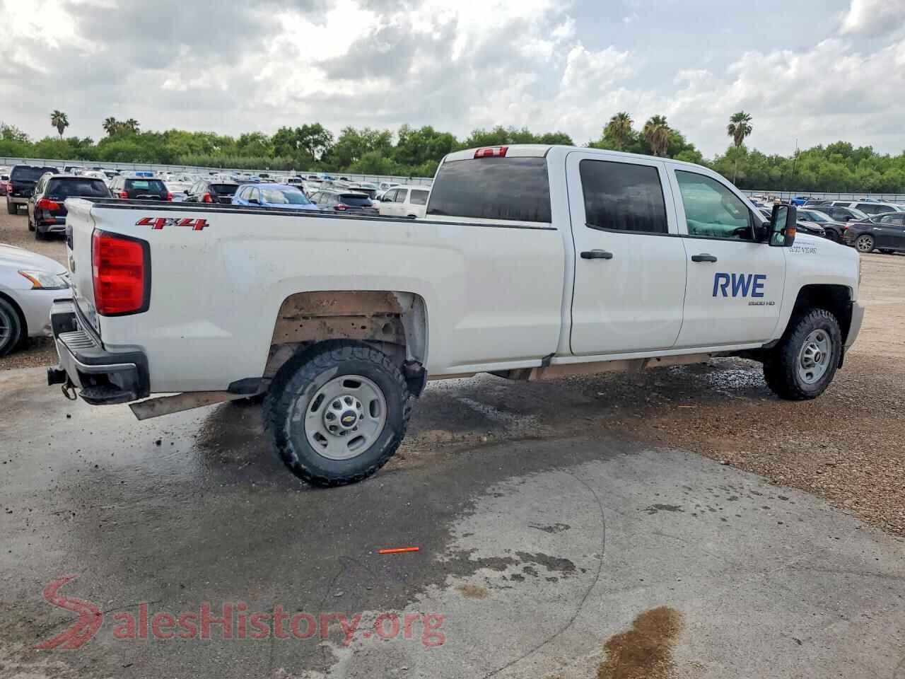 2018 CHEVROLET SILVERADO VIN 1GC1KUEG6JF142718, right side view