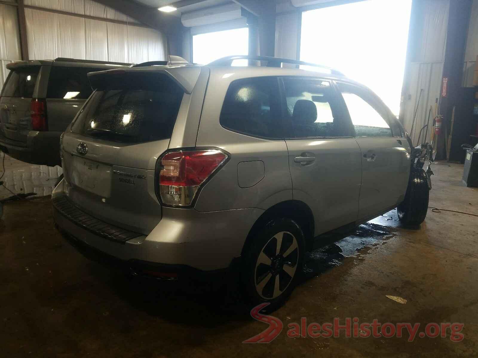 JF2SJAEC4JH439320 2018 SUBARU FORESTER