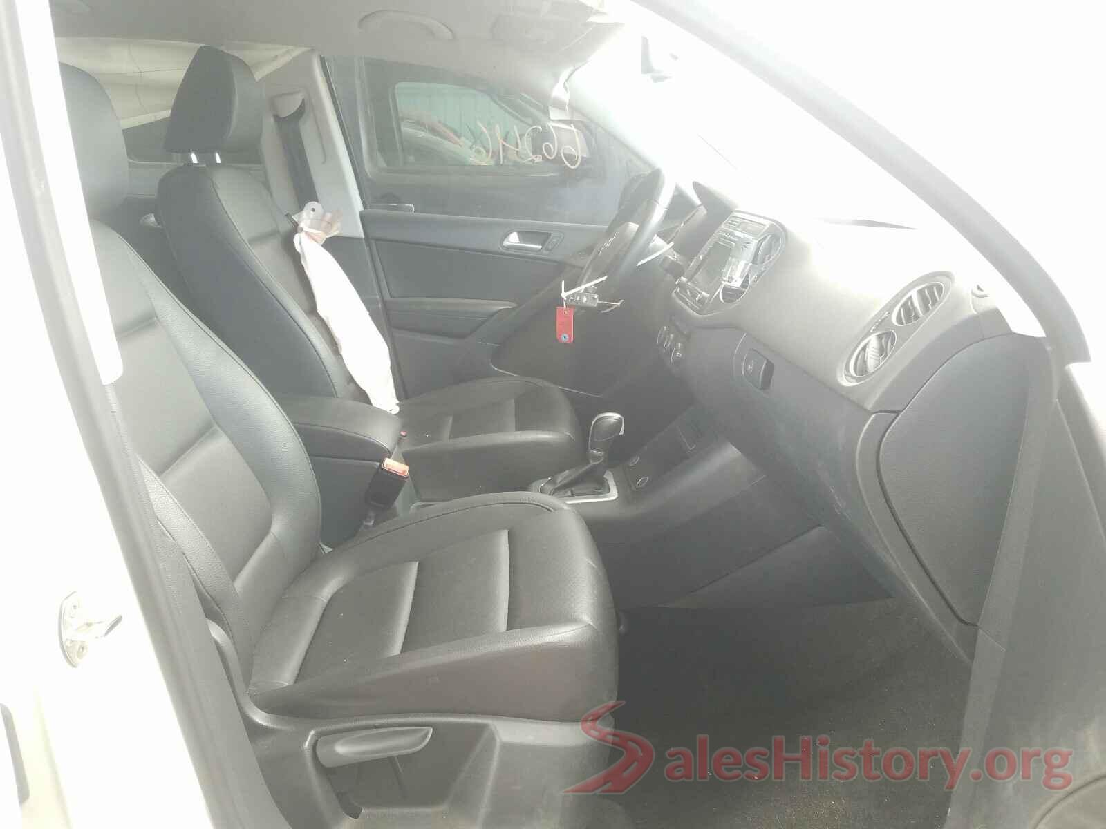 WVGAV7AX4HK002114 2017 VOLKSWAGEN TIGUAN