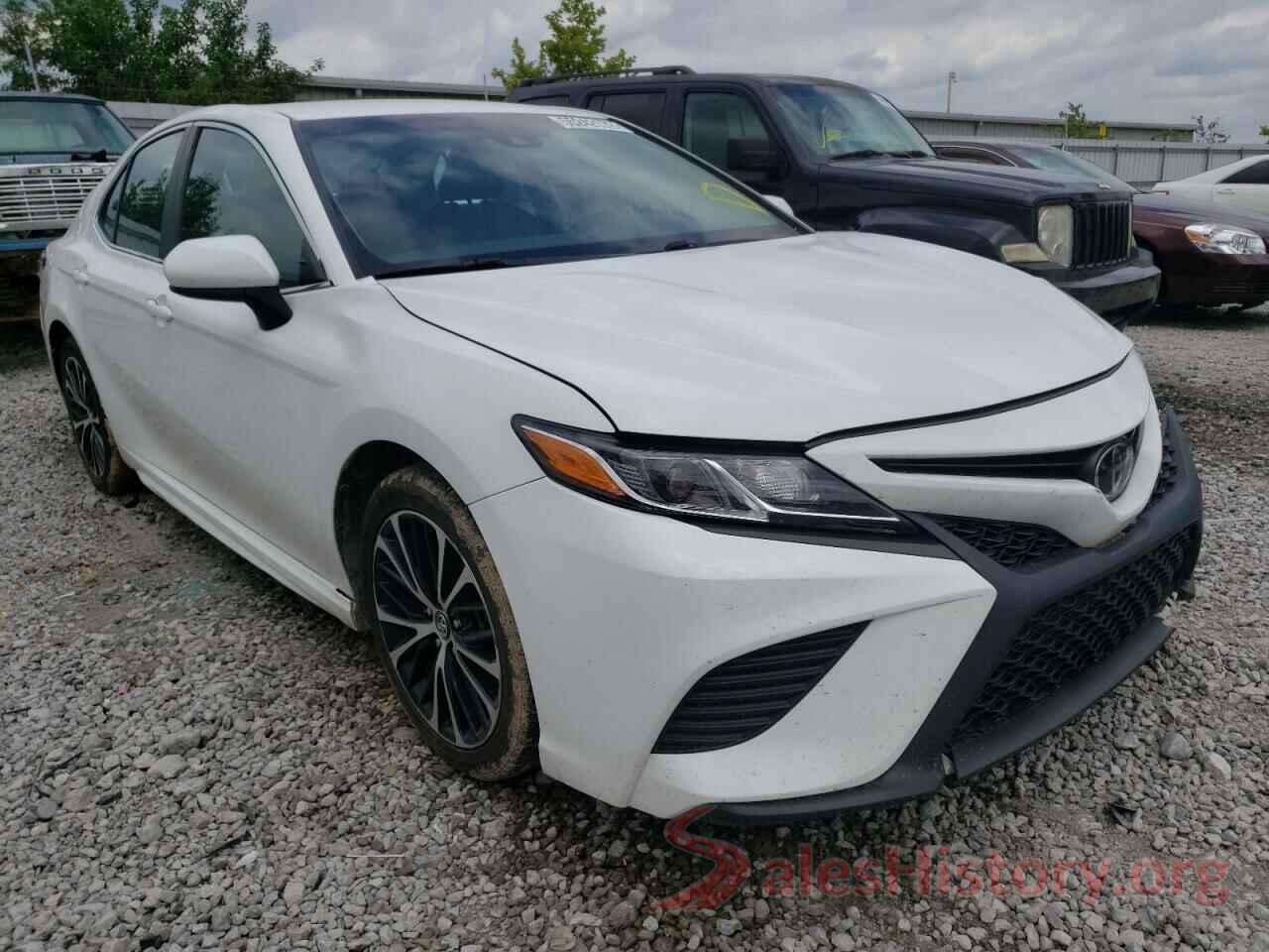 4T1B11HK9JU111606 2018 TOYOTA CAMRY