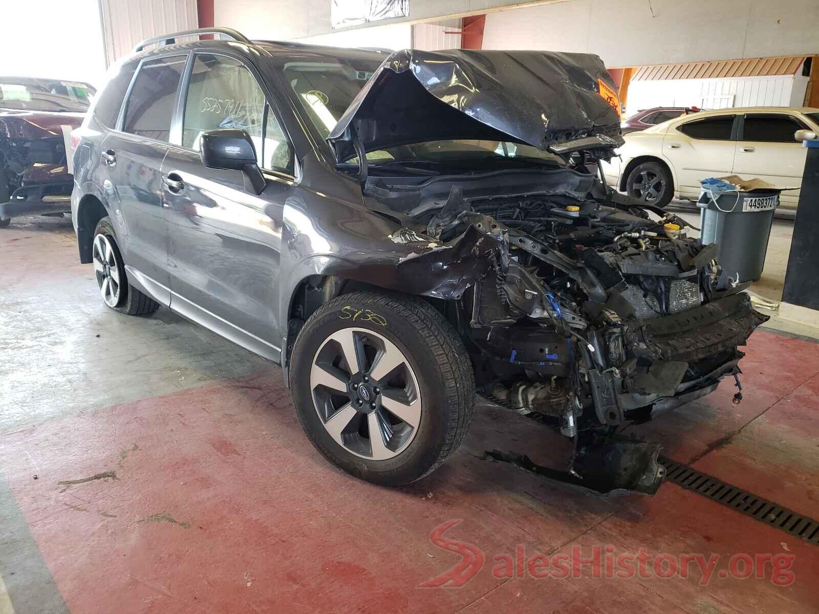 JF2SJAGC3JH607025 2018 SUBARU FORESTER