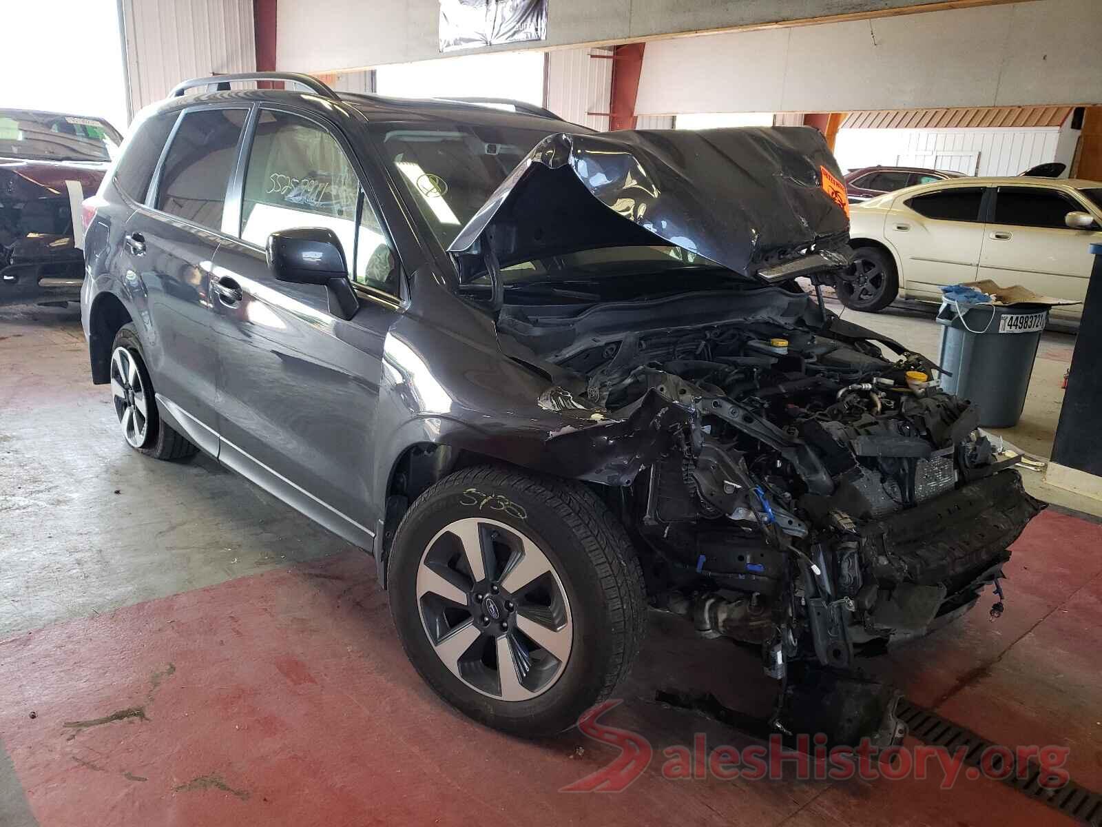 JF2SJAGC3JH607025 2018 SUBARU FORESTER