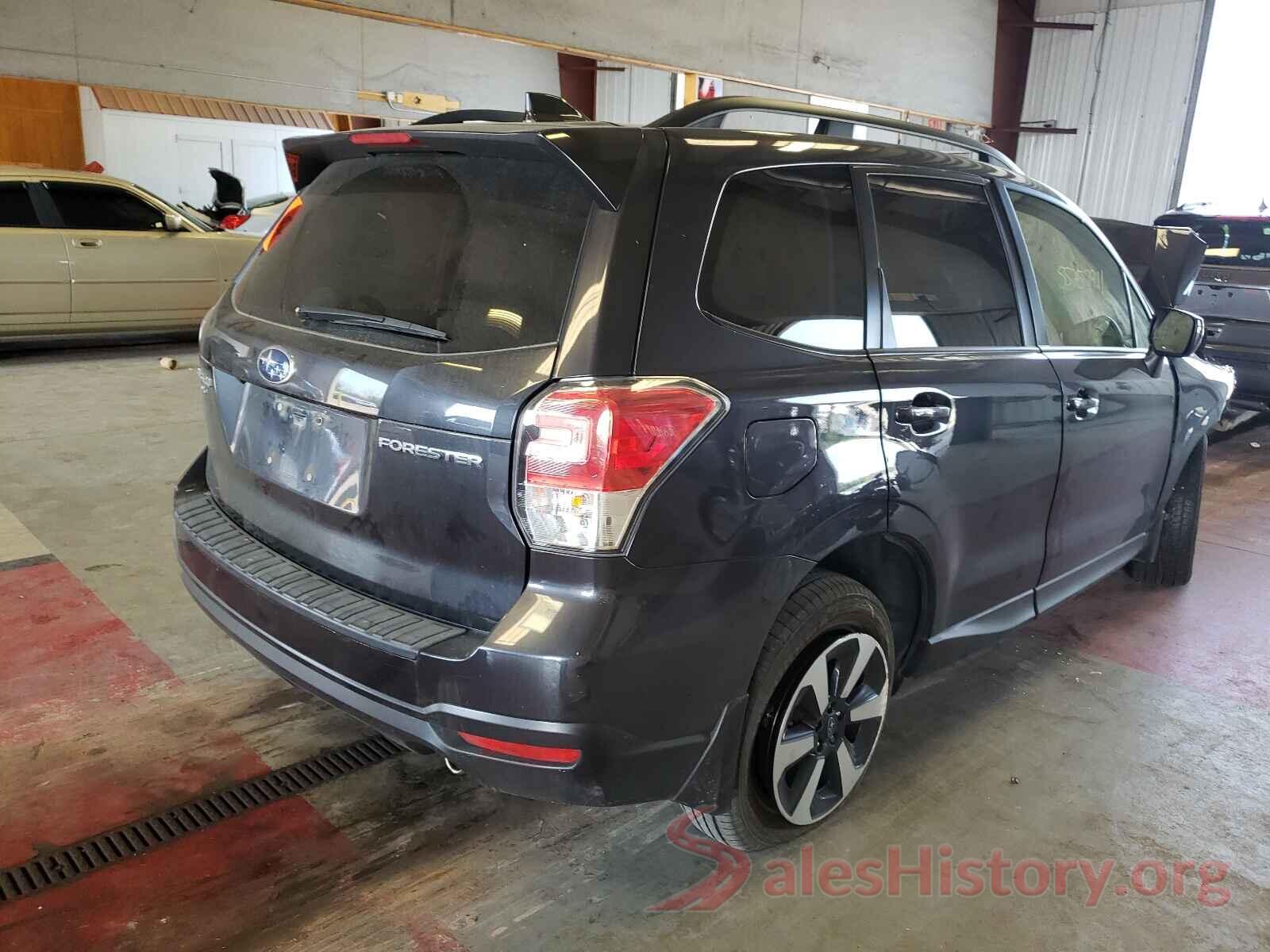 JF2SJAGC3JH607025 2018 SUBARU FORESTER