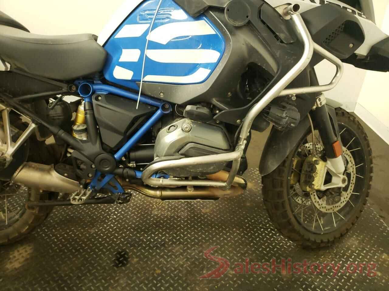 WB10A1202JZ967591 2018 BMW R