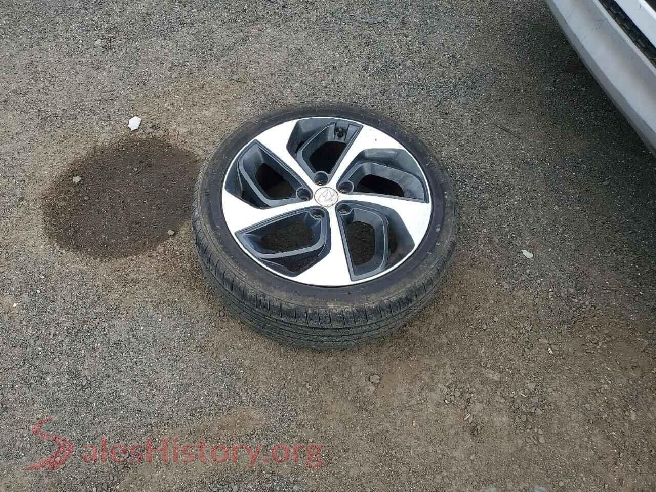 2017 HYUNDAI TUCSON VIN KM8J33A21HU271100, trunk area